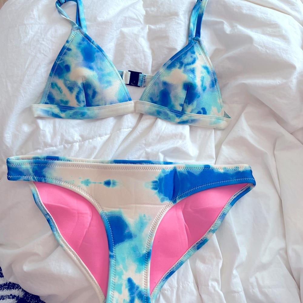 New tie dye Triangl bikini set!!